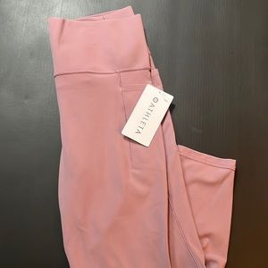 Athleta salutation stash pocket II 7/8 tight